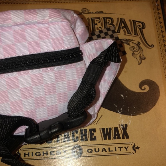 ๐
๐ค๐ป๐น๐
VANS x Pink Checkered Vibes๐ถ๐ค๐ป๐น ๐
- Picture 6 of 10